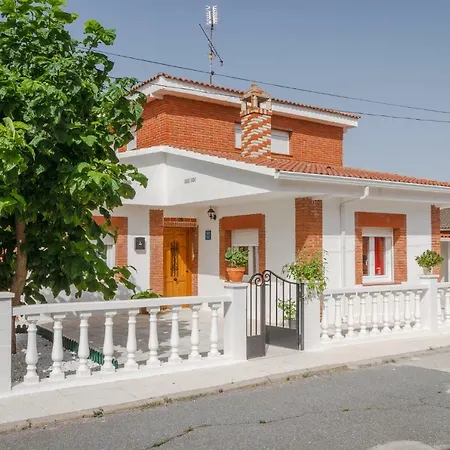 Casa Turistica El Navego Holiday home Martin Munoz de las Posadas